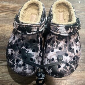 CROCS Classic Fur Lined Black Bleach Dye Camo Slip On Clog Men's 4 Women's 6 NWT
